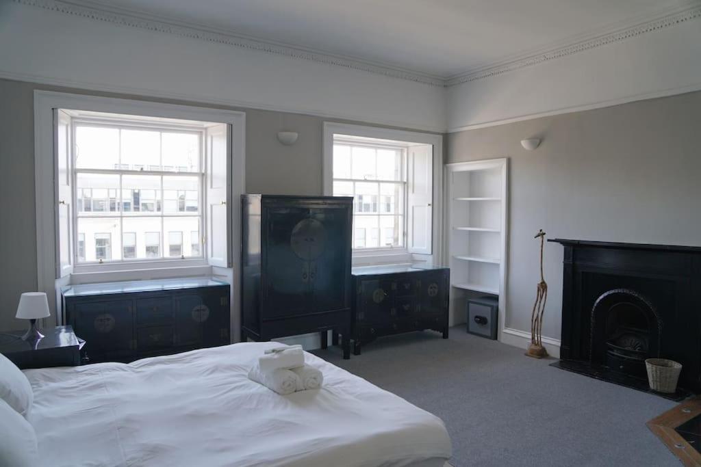 Prime Edinburgh City Centre - 4 Bed Penthouse المظهر الخارجي الصورة
