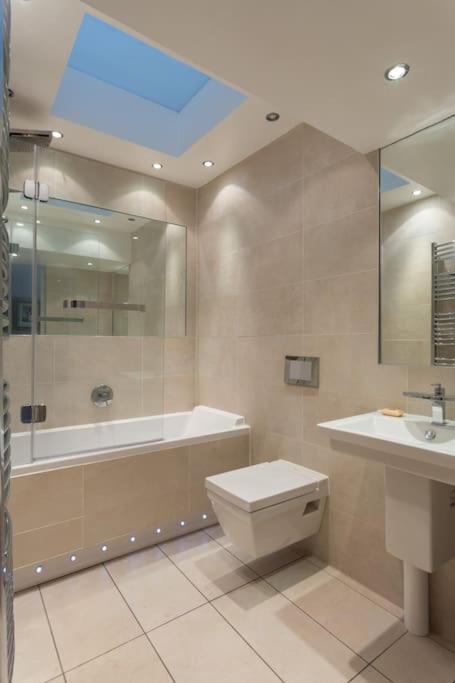 Prime Edinburgh City Centre - 4 Bed Penthouse المظهر الخارجي الصورة
