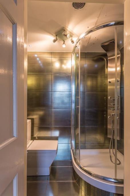 Prime Edinburgh City Centre - 4 Bed Penthouse المظهر الخارجي الصورة
