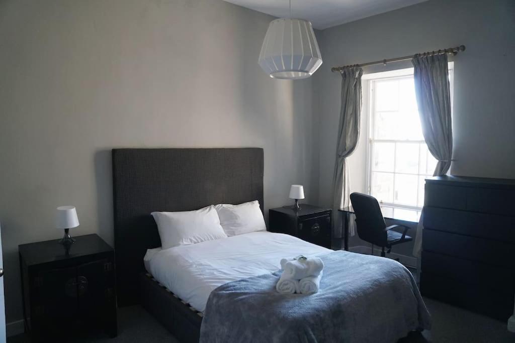Prime Edinburgh City Centre - 4 Bed Penthouse المظهر الخارجي الصورة