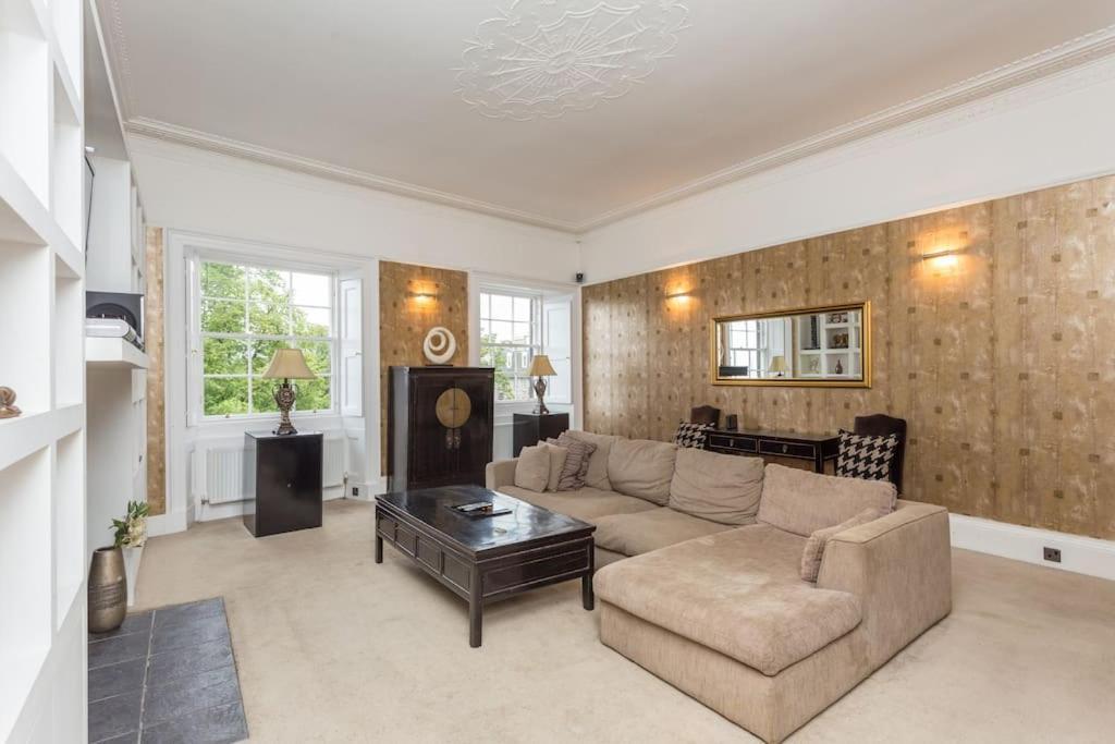 Prime Edinburgh City Centre - 4 Bed Penthouse المظهر الخارجي الصورة