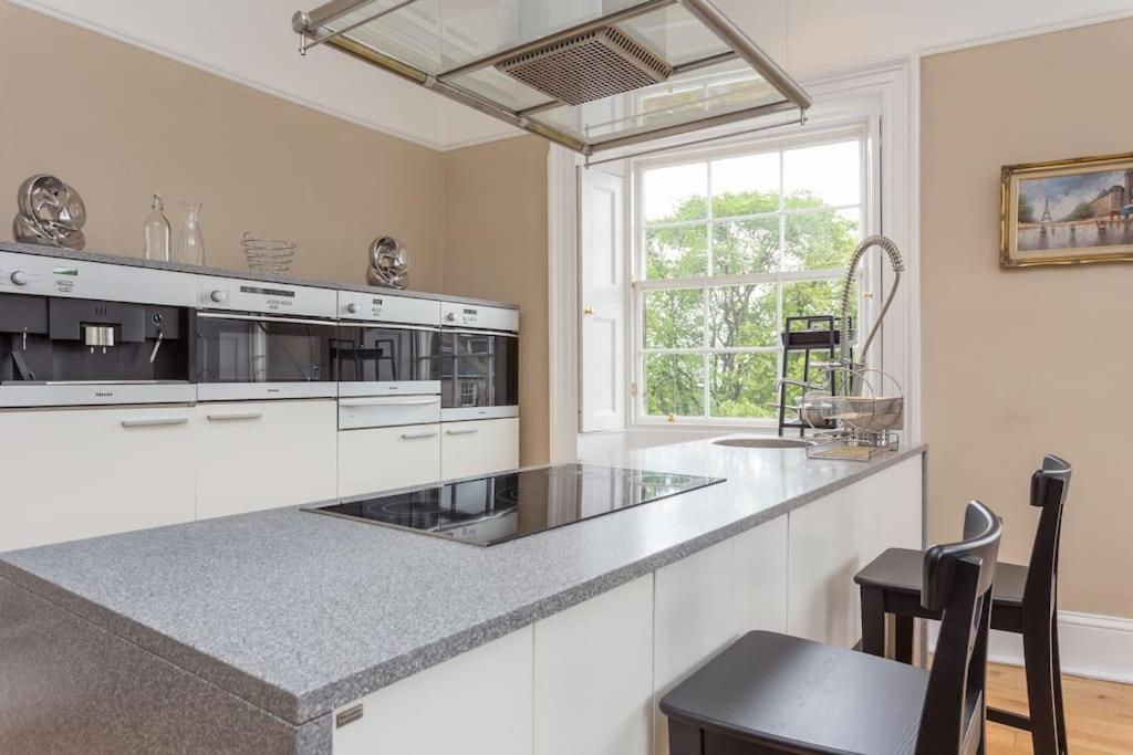 Prime Edinburgh City Centre - 4 Bed Penthouse المظهر الخارجي الصورة