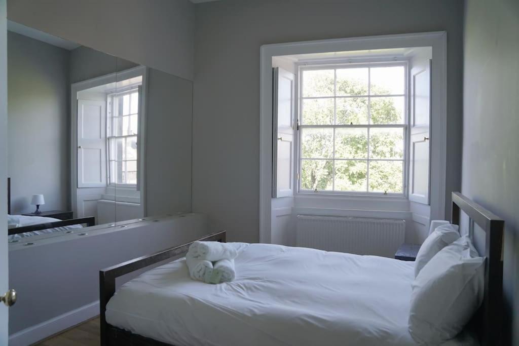 Prime Edinburgh City Centre - 4 Bed Penthouse المظهر الخارجي الصورة