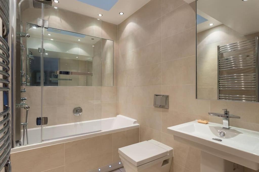 Prime Edinburgh City Centre - 4 Bed Penthouse المظهر الخارجي الصورة