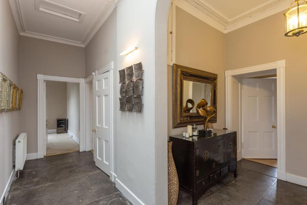 Prime Edinburgh City Centre - 4 Bed Penthouse المظهر الخارجي الصورة