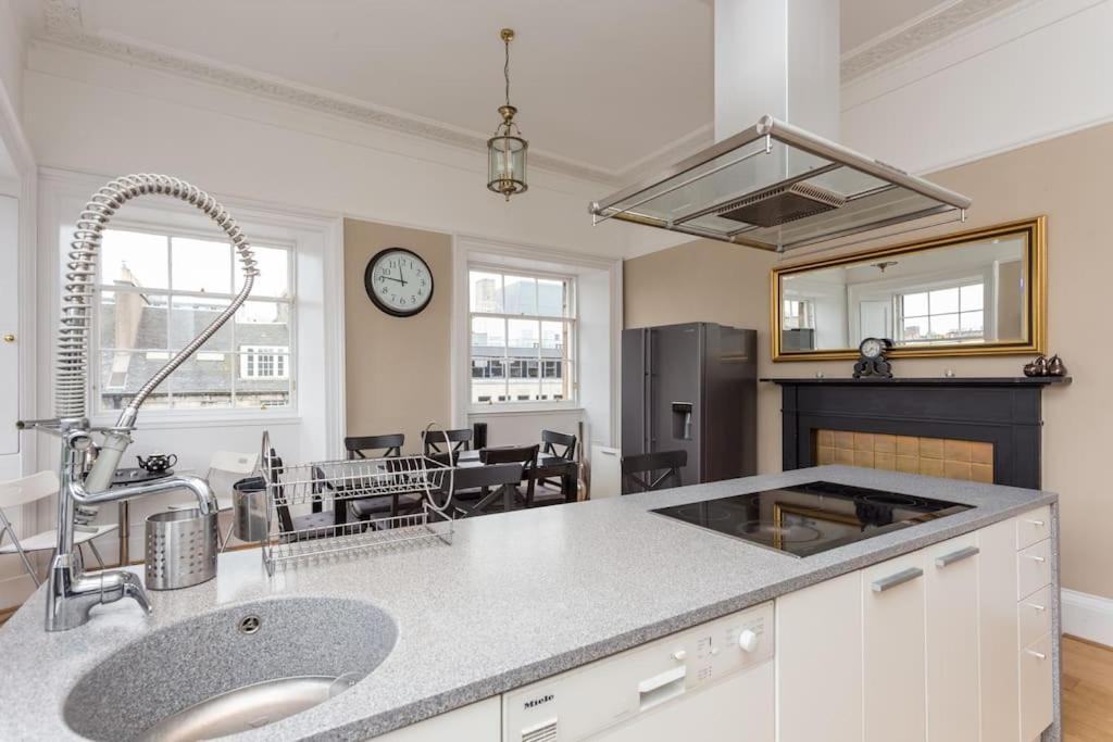 Prime Edinburgh City Centre - 4 Bed Penthouse المظهر الخارجي الصورة